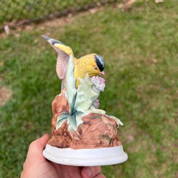 Goldfinch & Thistle Flower Porcelain Figurine Andrea By Sadek Statue #7703 - Picture 4 of 10